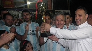 AS Kuzulukspor Şampiyonluğu Kutladı