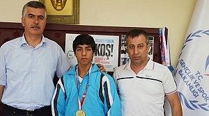 Boksta Fahir Taha ile grururlandık