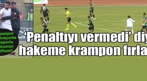Penaltı vermeyince hakeme kramponu fırlattı