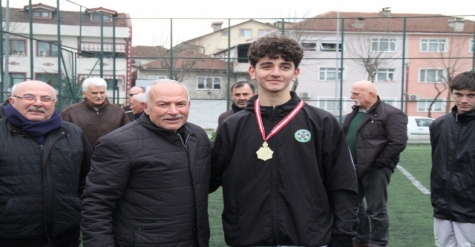 Harmanlıkspor kupaları topladı