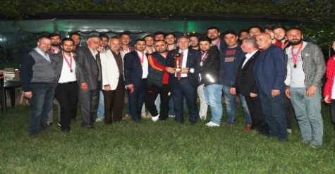 Alandüzüspor kupasına kavuştu