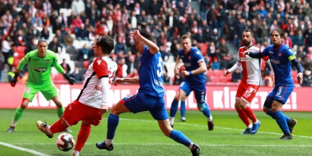 2.LİG’DE ŞAMPİYONLUK YARIŞI KIZIŞTI
