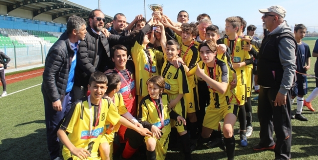 Küçüklerde Şampiyon Ahmet Akkoç