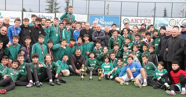 Harmanlıkspor kupaları topladı