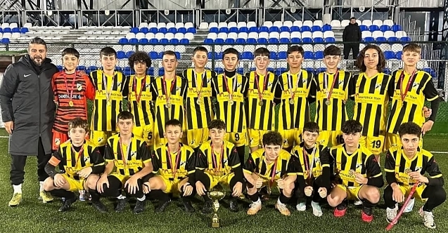 Serdivan U 14 kupasına kavuştu