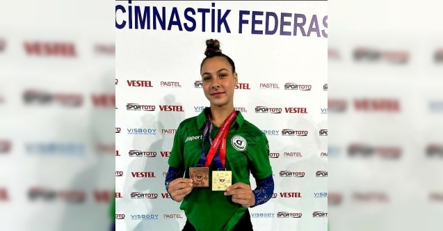 Defne Uslu'dan çifte madalya