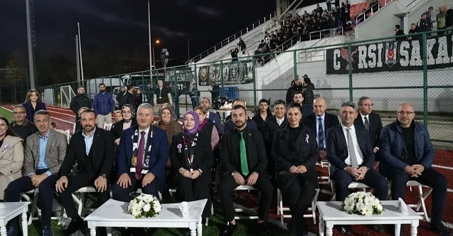 Kadınlardan anlamlı maç