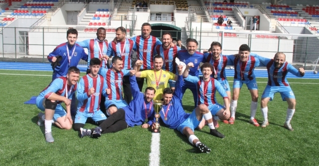 Taşburunspor kupasına kavuştu