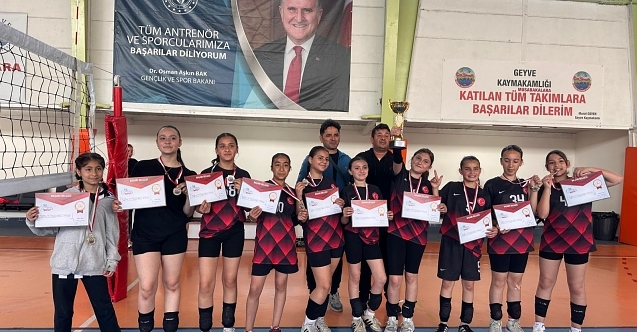 Geyve'de Voleybol şampiyonları belli oldu